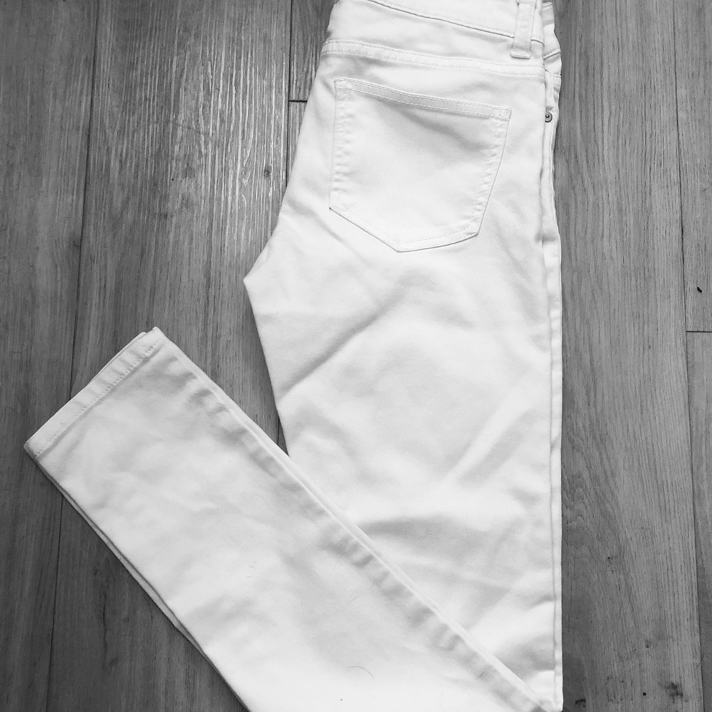 Women’s White Straight Leg Jeans Size 26